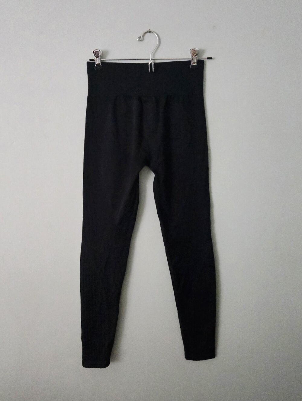 H&M Sport Black High-Waisted Leggings – Performance Activewear Essential, Small